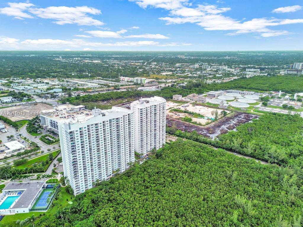 THE OAKS I CONDO - Residential
