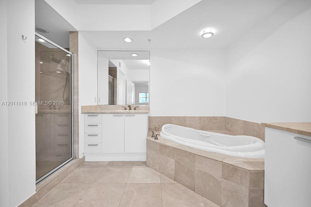 THE OAKS I CONDO - Residential