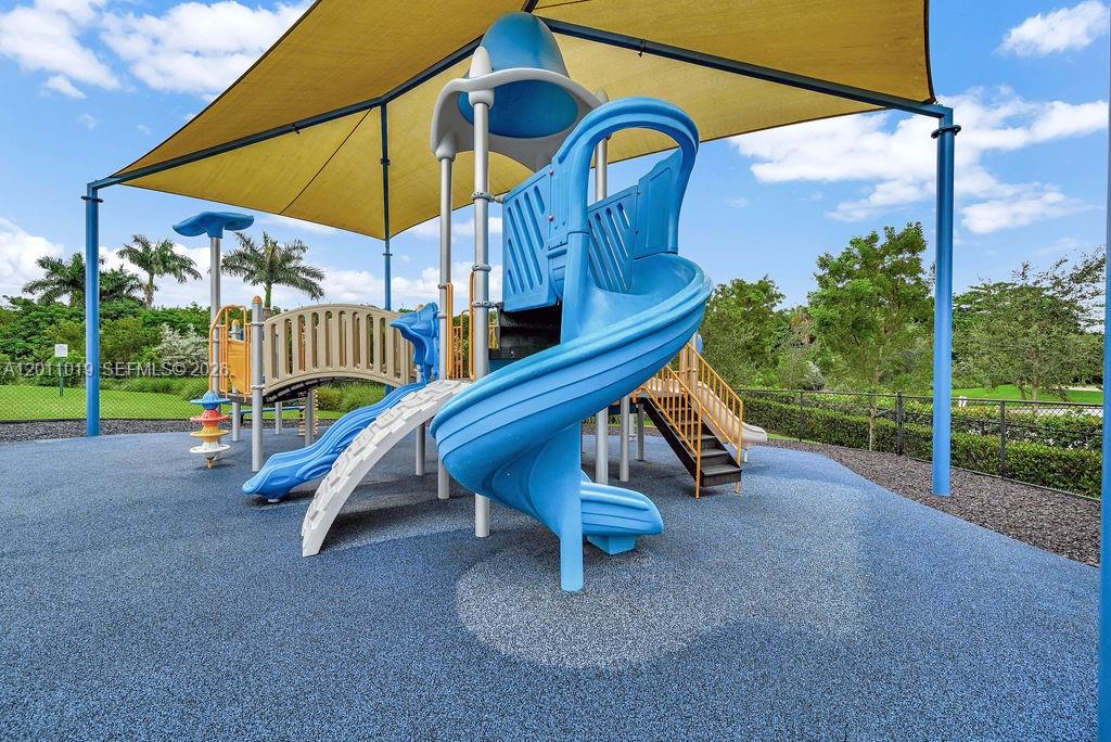 THE OAKS I CONDO - Residential