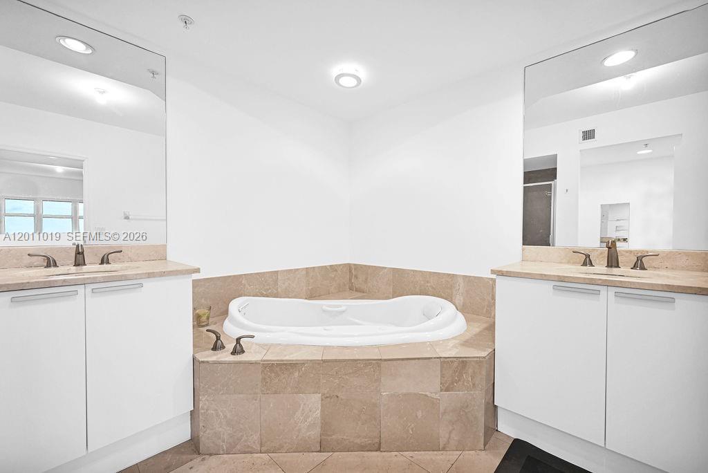 THE OAKS I CONDO - Residential