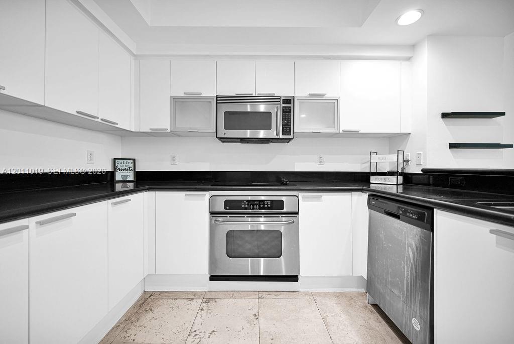 THE OAKS I CONDO - Residential