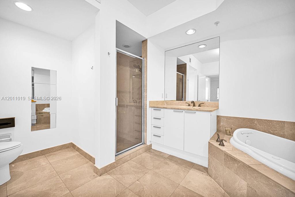 THE OAKS I CONDO - Residential