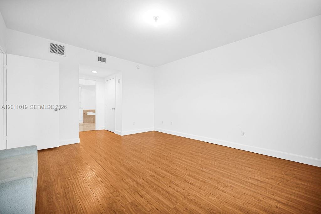 THE OAKS I CONDO - Residential
