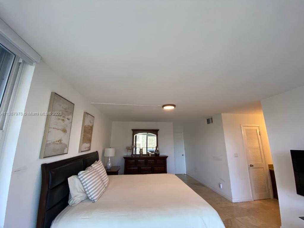 QUADOMAIN TOWER I AND IV - Residential Lease