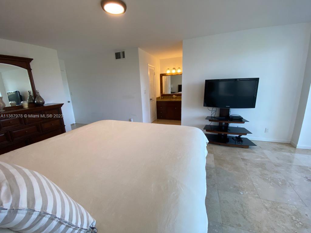 QUADOMAIN TOWER I AND IV - Residential Lease