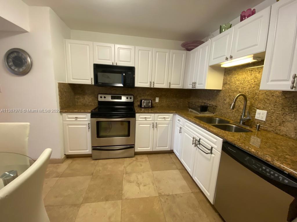 QUADOMAIN TOWER I AND IV - Residential Lease