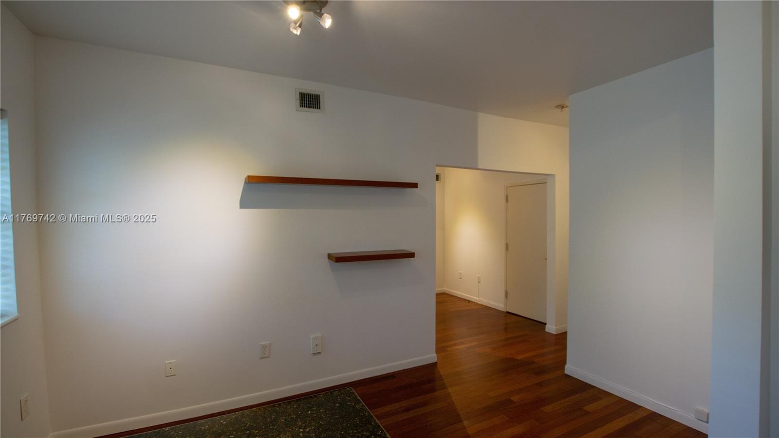 MYSTIC CONDO - Residential