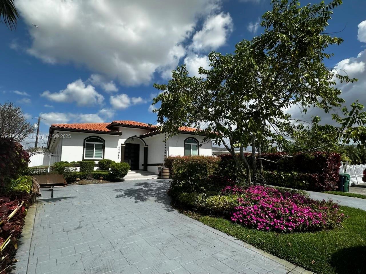 11845 Sw 3rd St, Miami, Broward County, Florida - 4 Bedrooms  
3 Bathrooms - 