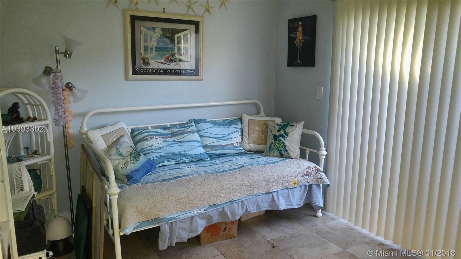 BRIAR BAY TOWNHOUSE ESTAT - Residential