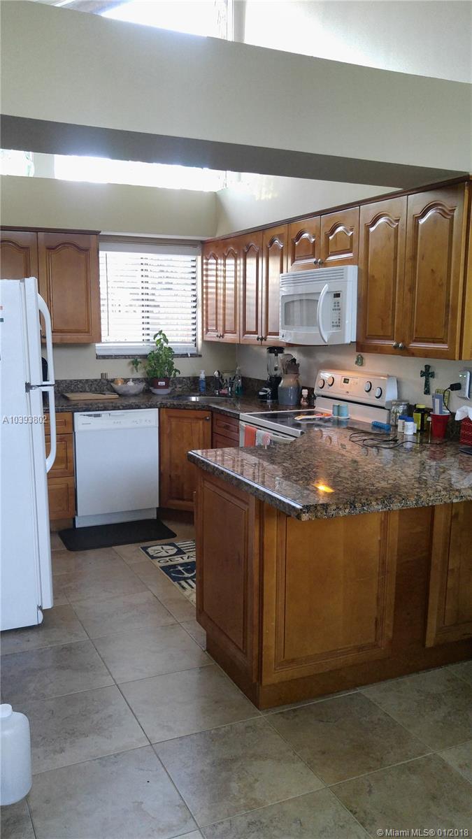 BRIAR BAY TOWNHOUSE ESTAT - Residential