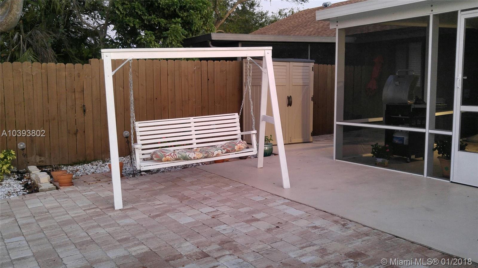 BRIAR BAY TOWNHOUSE ESTAT - Residential