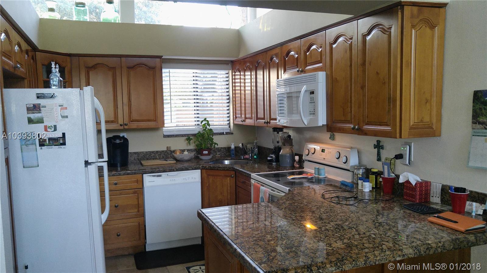 BRIAR BAY TOWNHOUSE ESTAT - Residential