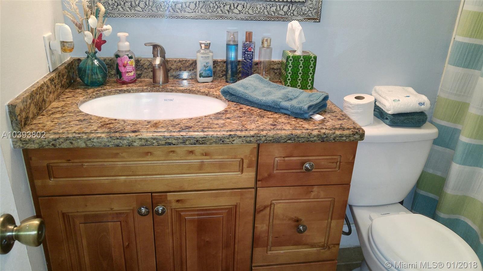 BRIAR BAY TOWNHOUSE ESTAT - Residential