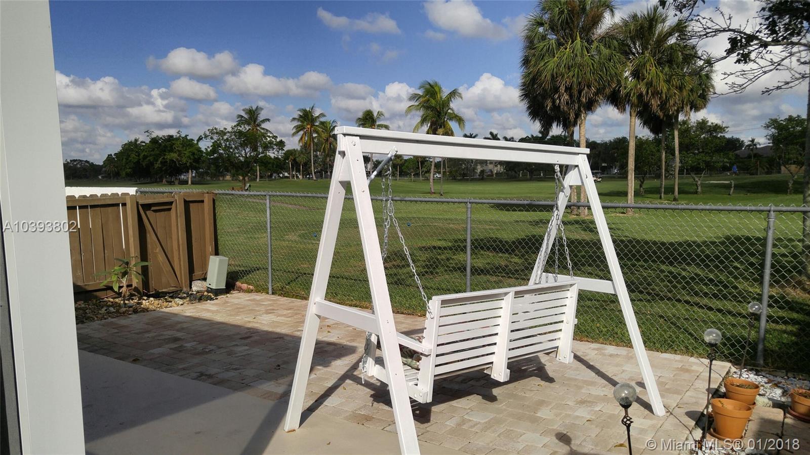 BRIAR BAY TOWNHOUSE ESTAT - Residential