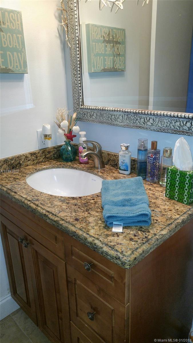 BRIAR BAY TOWNHOUSE ESTAT - Residential