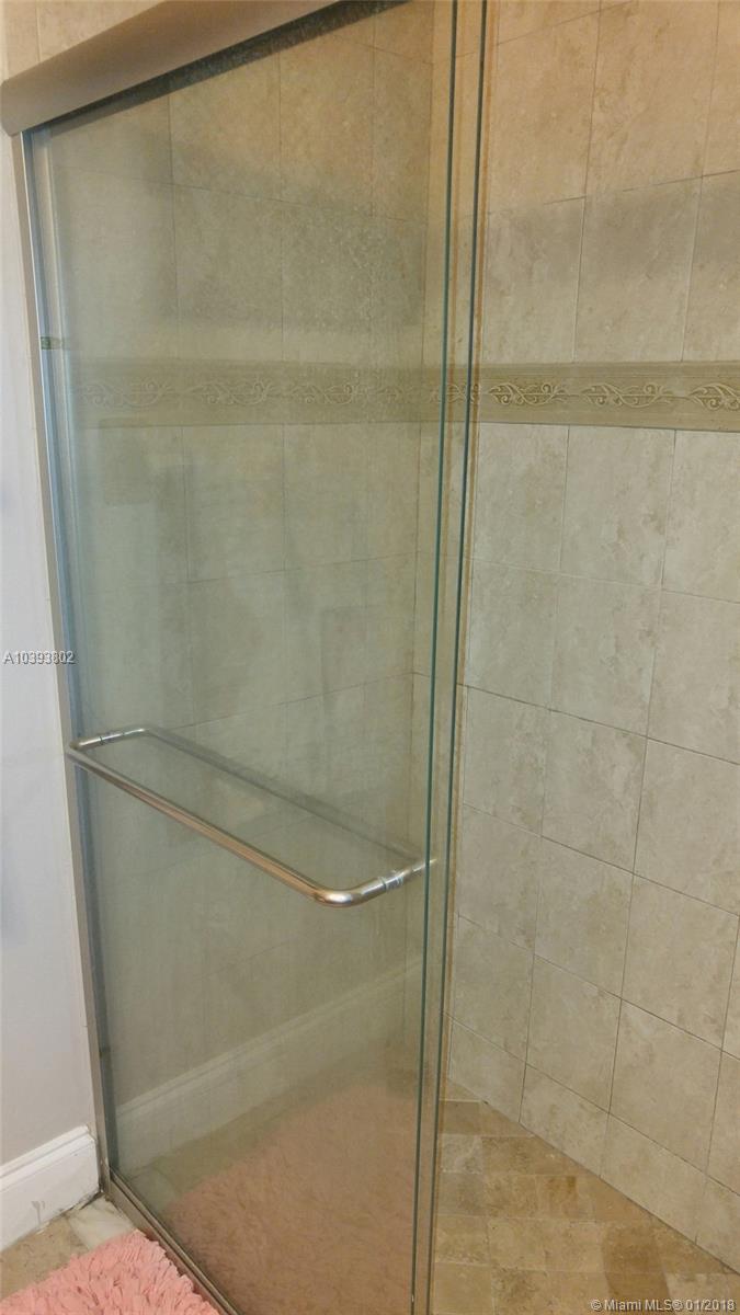 BRIAR BAY TOWNHOUSE ESTAT - Residential