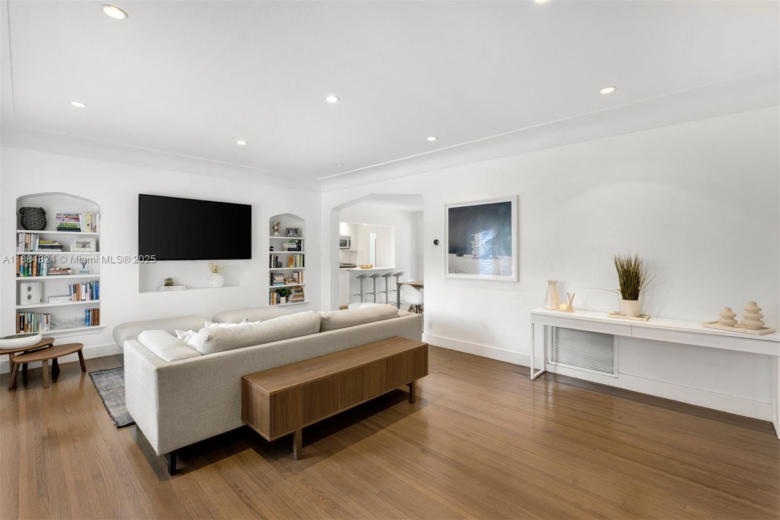 NAUTILUS EXTENSION 4TH - Residential
