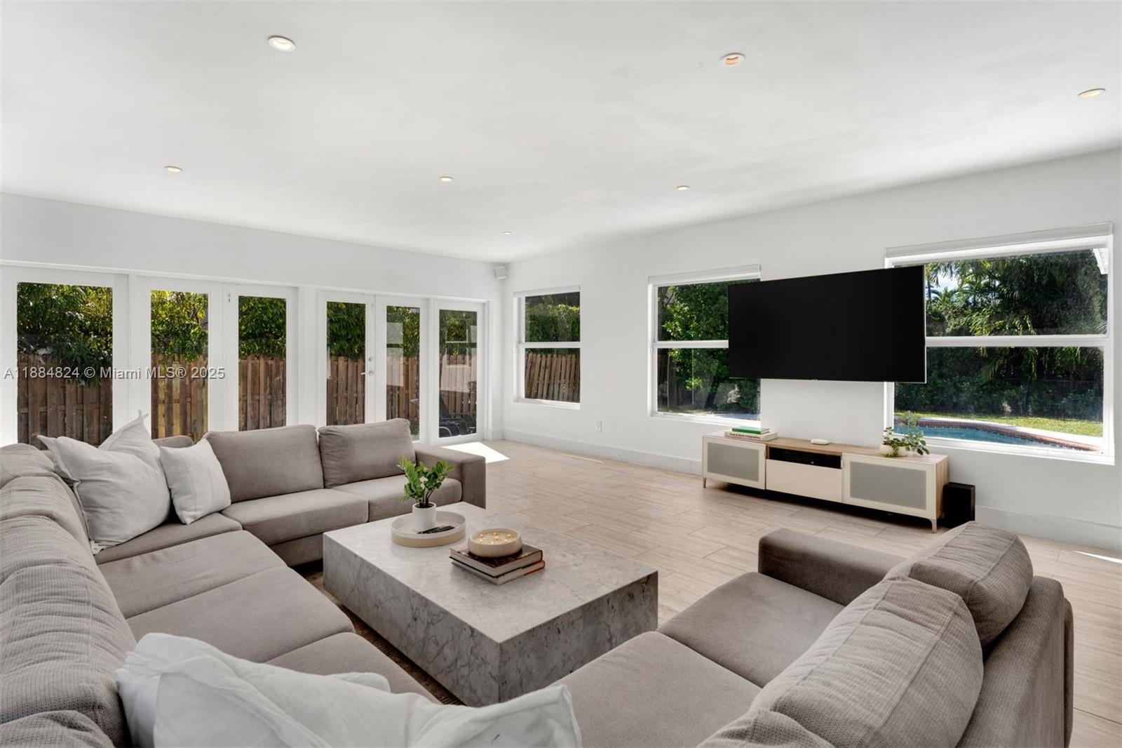 NAUTILUS EXTENSION 4TH - Residential