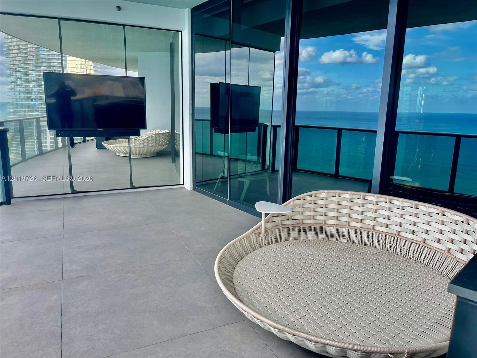 18555 COLLINS AVENUE COND - Residential