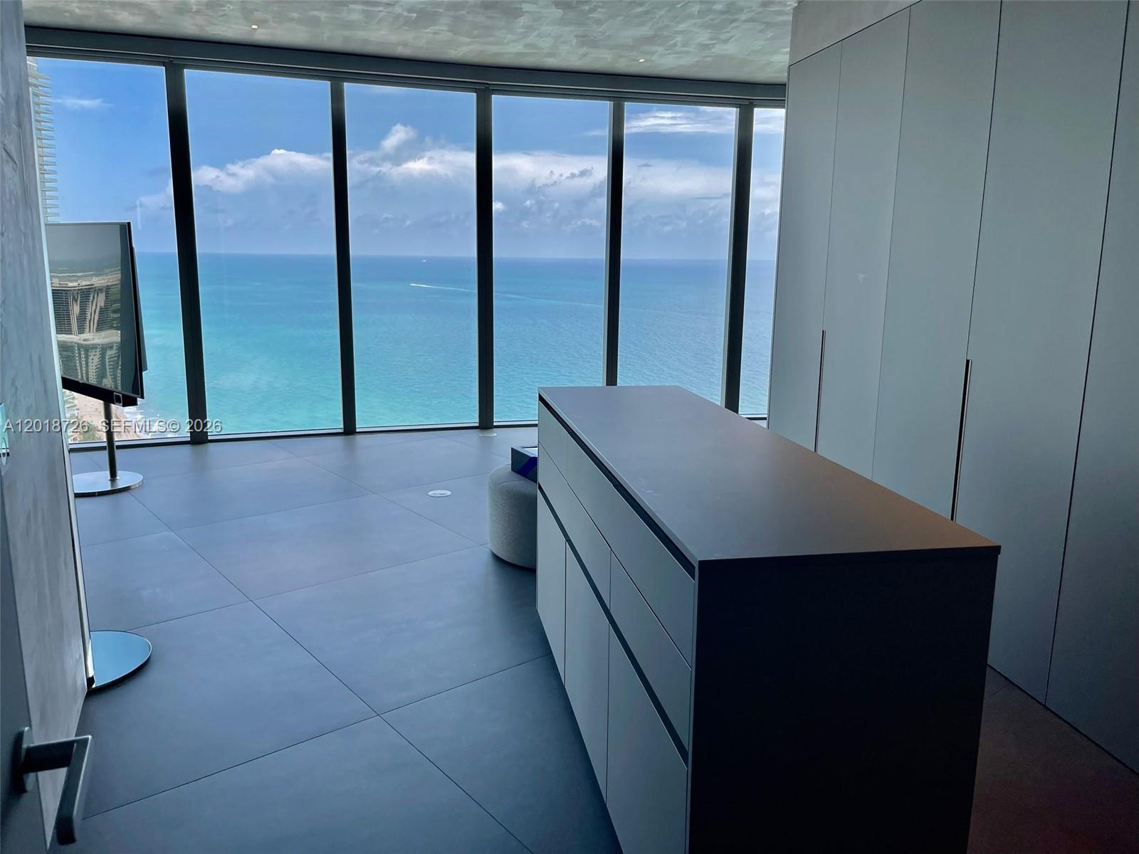 18555 COLLINS AVENUE COND - Residential