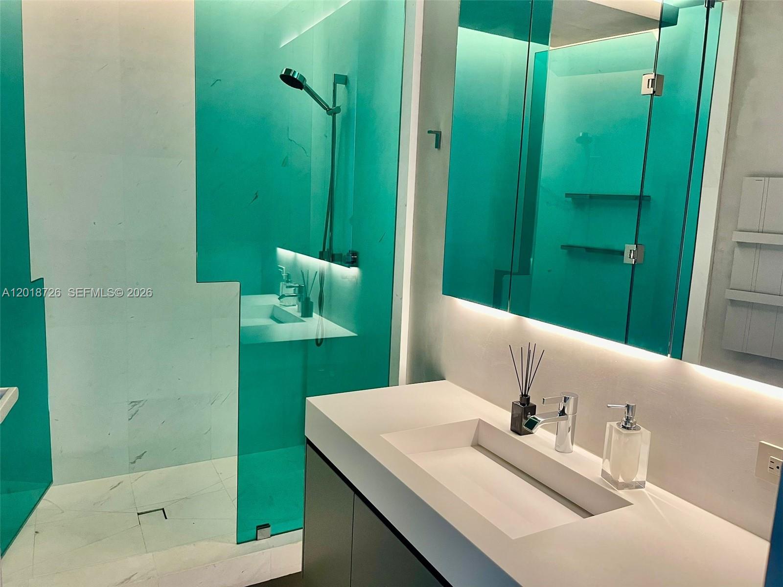 18555 COLLINS AVENUE COND - Residential