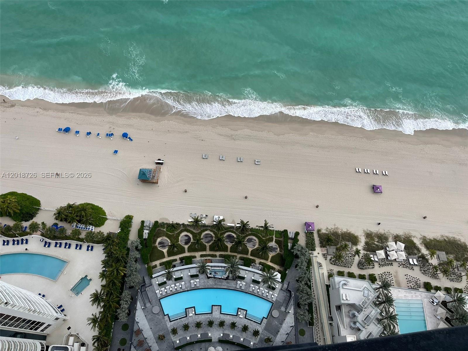 18555 COLLINS AVENUE COND - Residential