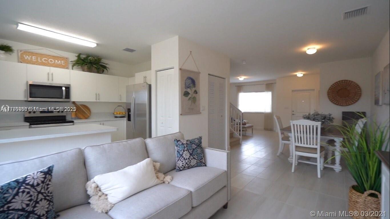 388 NW 12th Pl 388