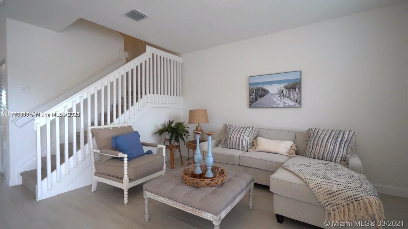 388 NW 12th Pl 388