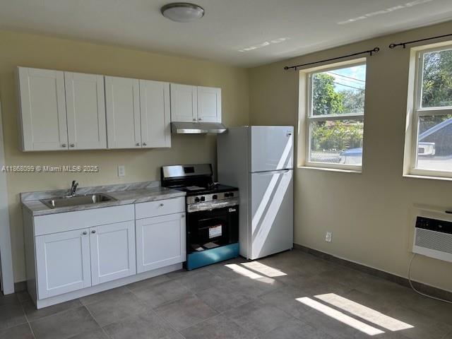 Well maintained, renovated, 2 bedroom / one bathroom unit with living room. Laundry facility on site. 2 reserved parking, Quite residential neighborhood. Rent includes water, sewer, trash removal, professional landscaping. The screening process keeps into consideration proof of income, credit history (RentSpree welcome). Landlord welcomes 650 or higher credit score. First, last and 1 month deposit required to move in. Second bedroom has independent entrance.