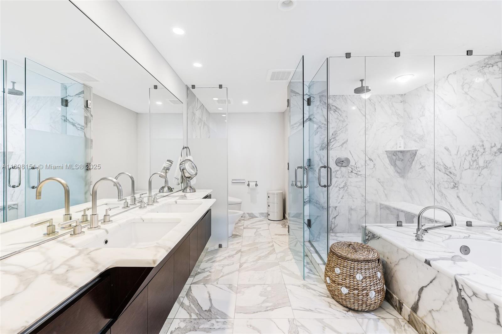 GROVENOR HOUSE CONDO - Residential