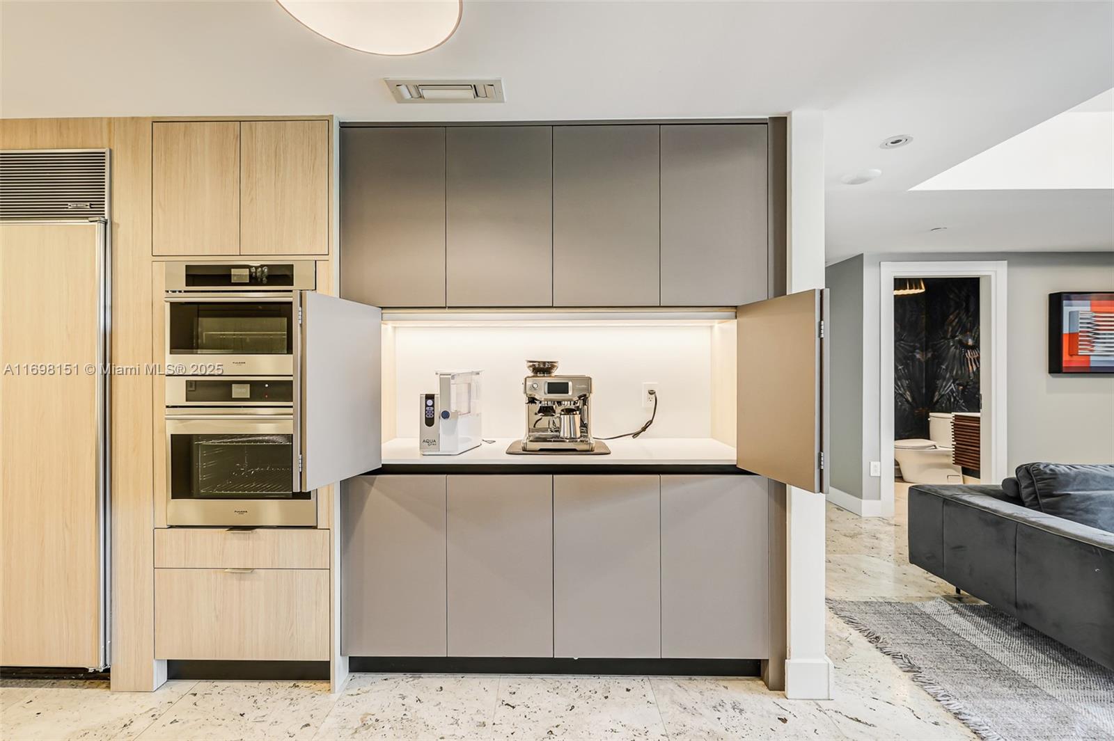 GROVENOR HOUSE CONDO - Residential