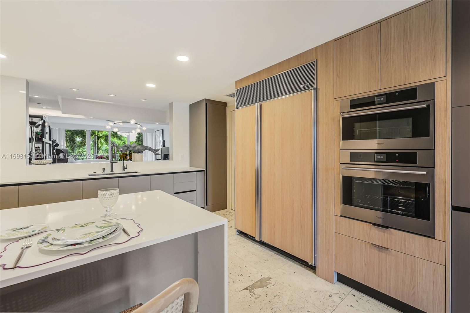 GROVENOR HOUSE CONDO - Residential