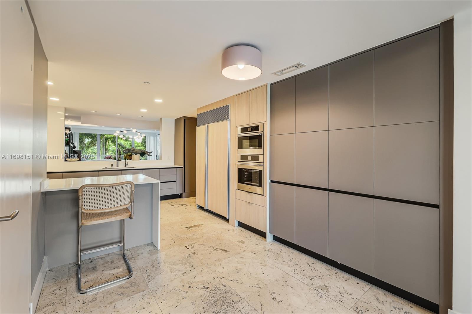 GROVENOR HOUSE CONDO - Residential