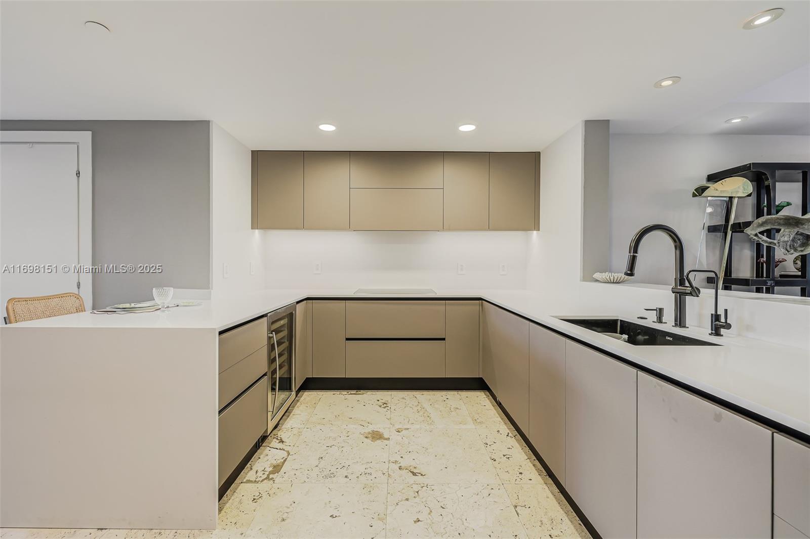 GROVENOR HOUSE CONDO - Residential