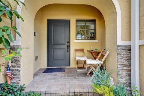 377 NE 194th Ter Miami FL 33179