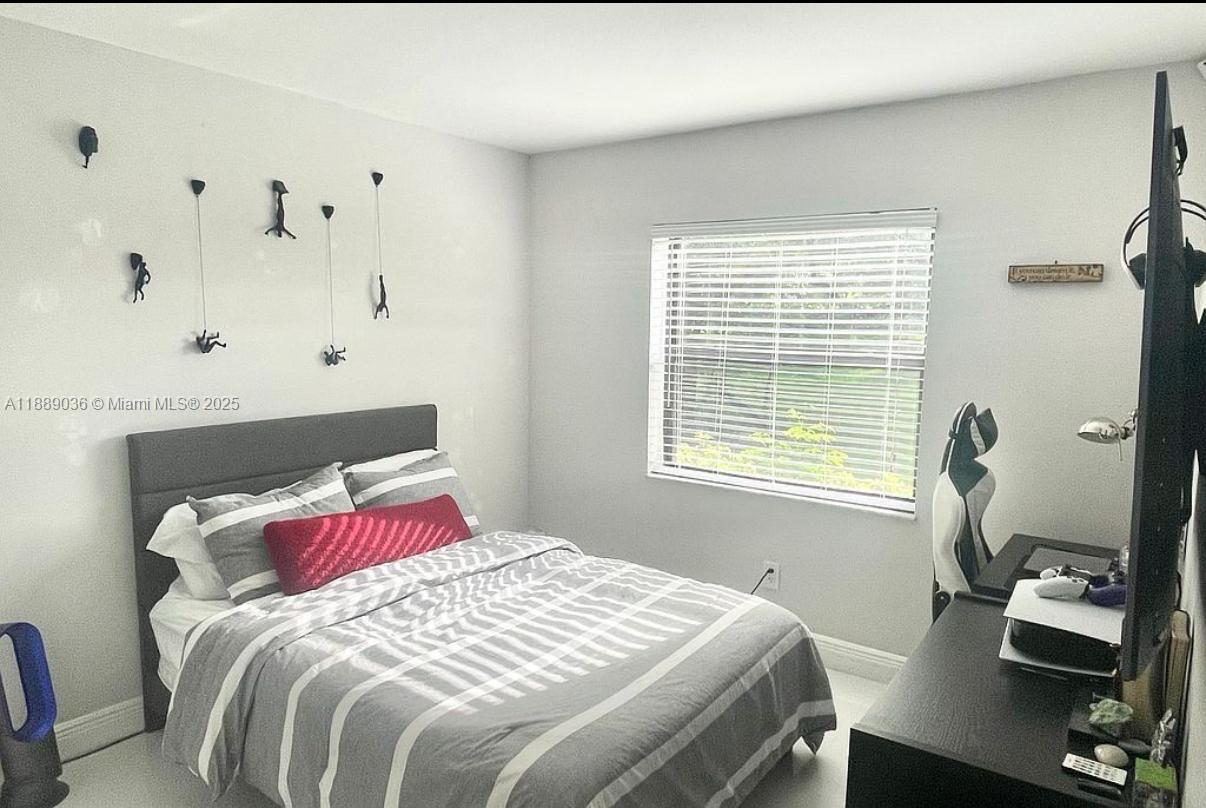 BANYAN TREE SIX CONDO - Residential