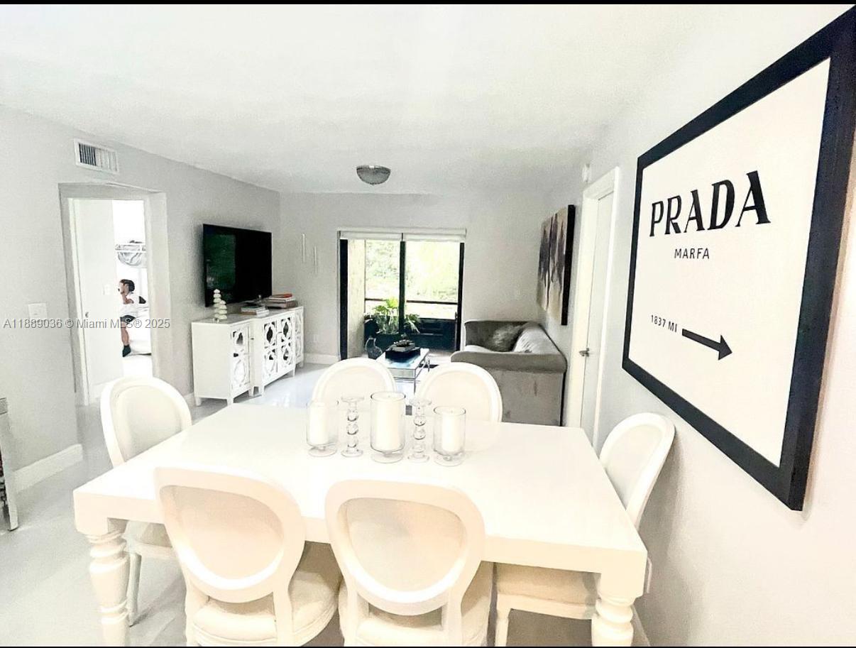 BANYAN TREE SIX CONDO - Residential