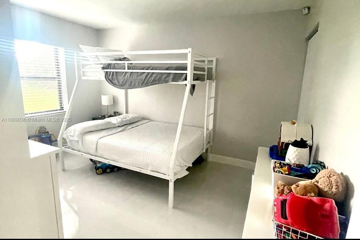 BANYAN TREE SIX CONDO - Residential