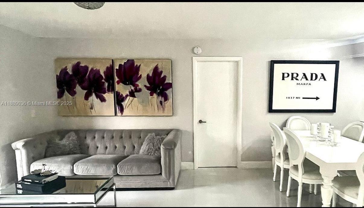 BANYAN TREE SIX CONDO - Residential