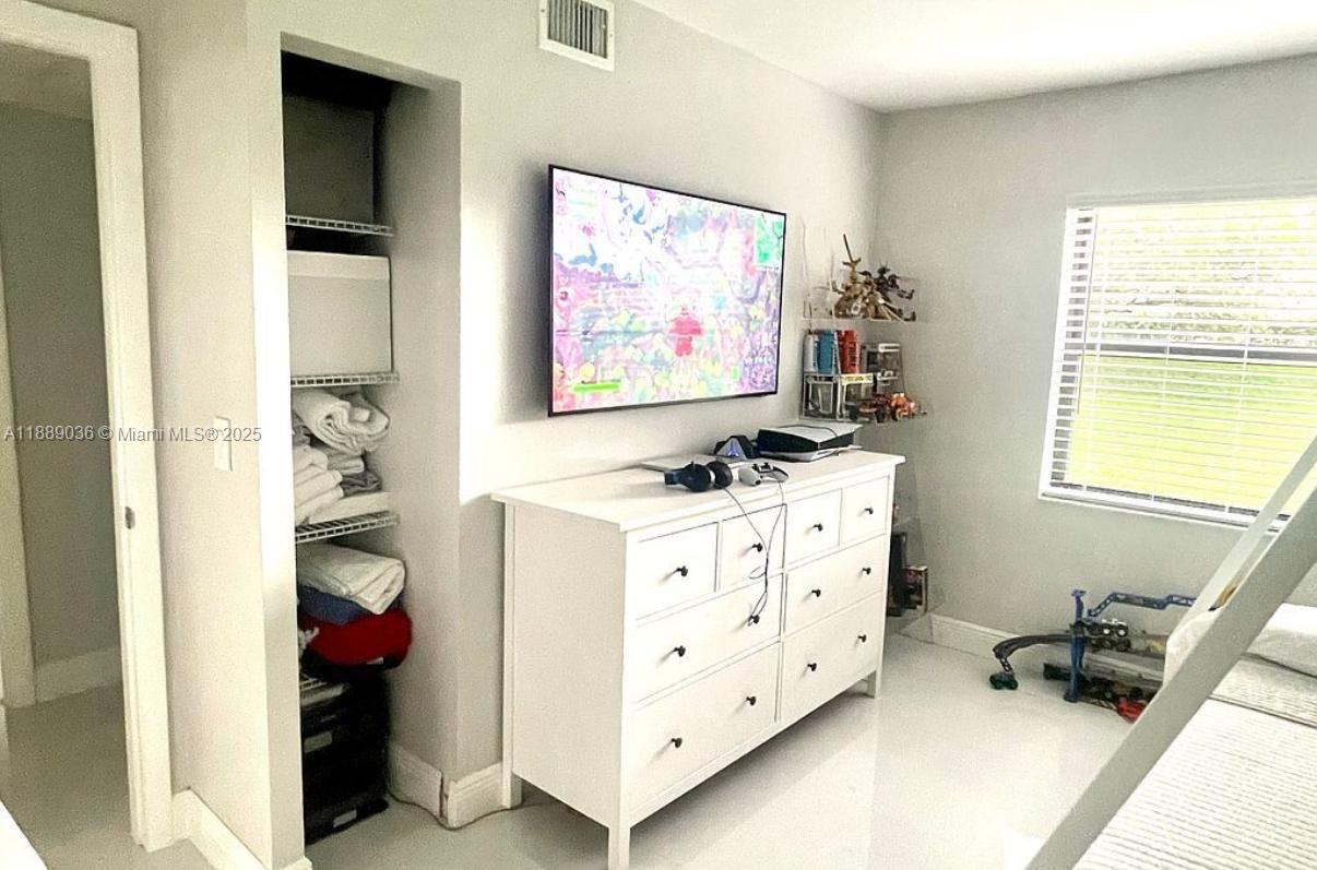 BANYAN TREE SIX CONDO - Residential