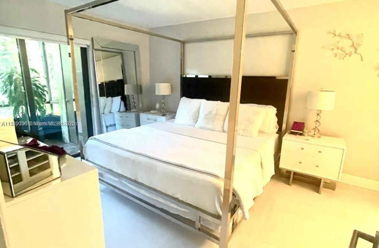 BANYAN TREE SIX CONDO - Residential