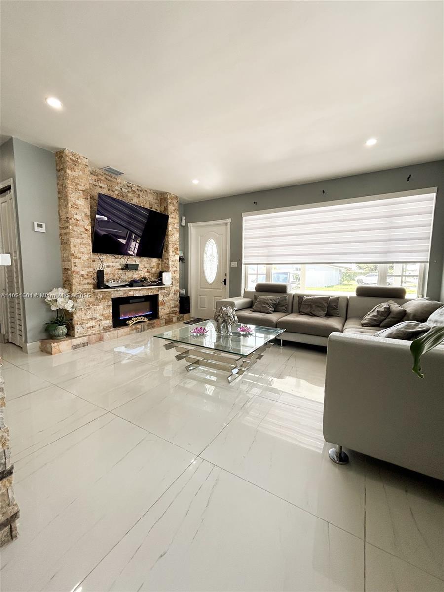 PALM SPRINGS SEC 4 - 5TH - Residential