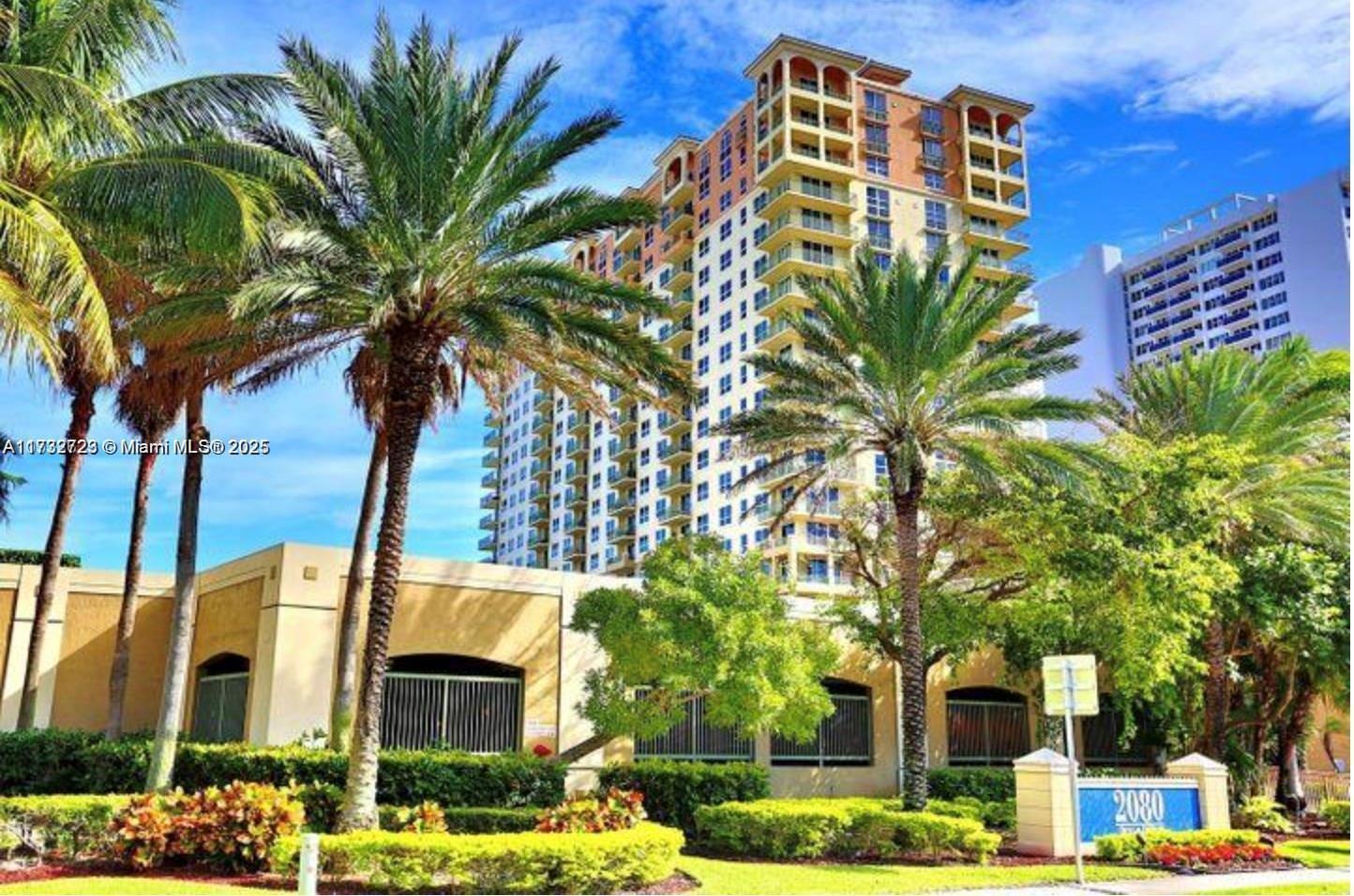 Beach unit for rent! $3,900 is the rental price for leases longer than 6 months. Available from August 8 to December 15, 2025. Inquire about yearly lease.
Spacious furnished beachfront apartment available for short term rent. Fully equipped, with parking included. Built in 2001.
Application fee: $100,
Cleaning fee: $250,
Refundable deposit: required.
Pets are allowed with a refundable deposit in accordance with community regulations. Beach service (1 umbrella, 2 chairs) is included.
Enjoy beachside strolls, stunning sunrises, an in-unit washer/dryer, and luxurious amenities such as a pool, sauna, hot tub, tennis courts, and a gym. Conveniently located near Fort Lauderdale Airport, casinos, Aventura, Sunny Isles, and Hollywood.