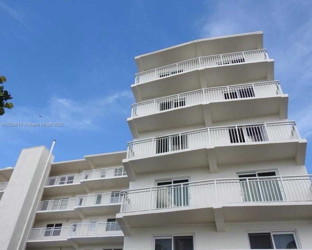 Property for Sale at 901 S Surf Rd 504, Hollywood, Broward County, Florida - Bedrooms: 1 
Bathrooms: 1  - $325,000