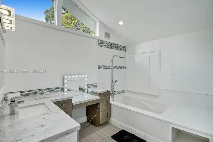 RIVER LANDS - Residential Lease