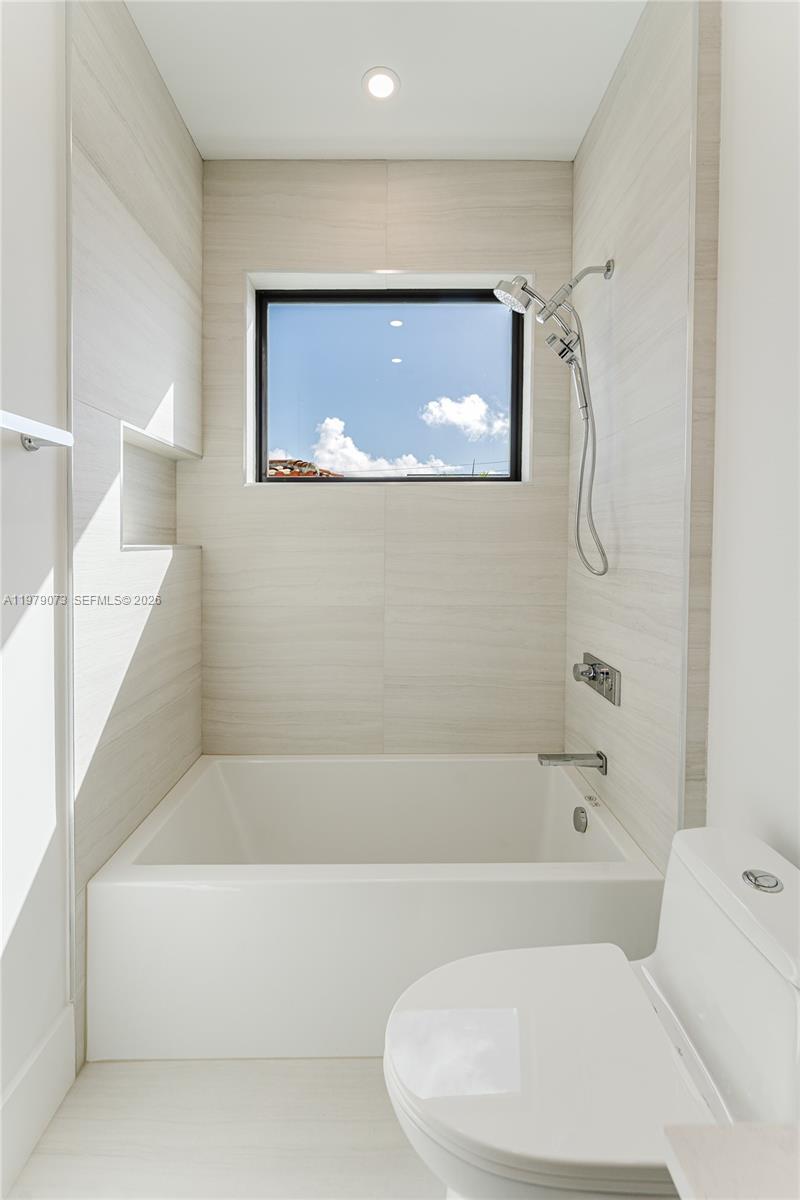 BOCA VILLAS SEC B - Residential Lease