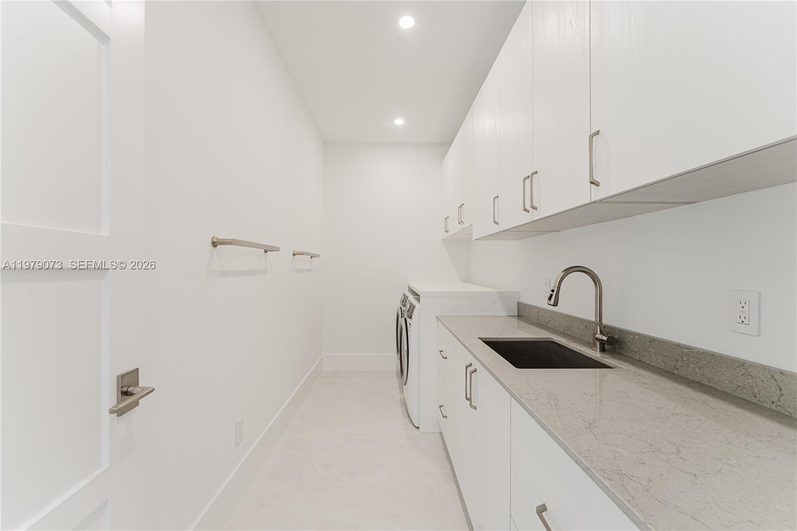 BOCA VILLAS SEC B - Residential Lease