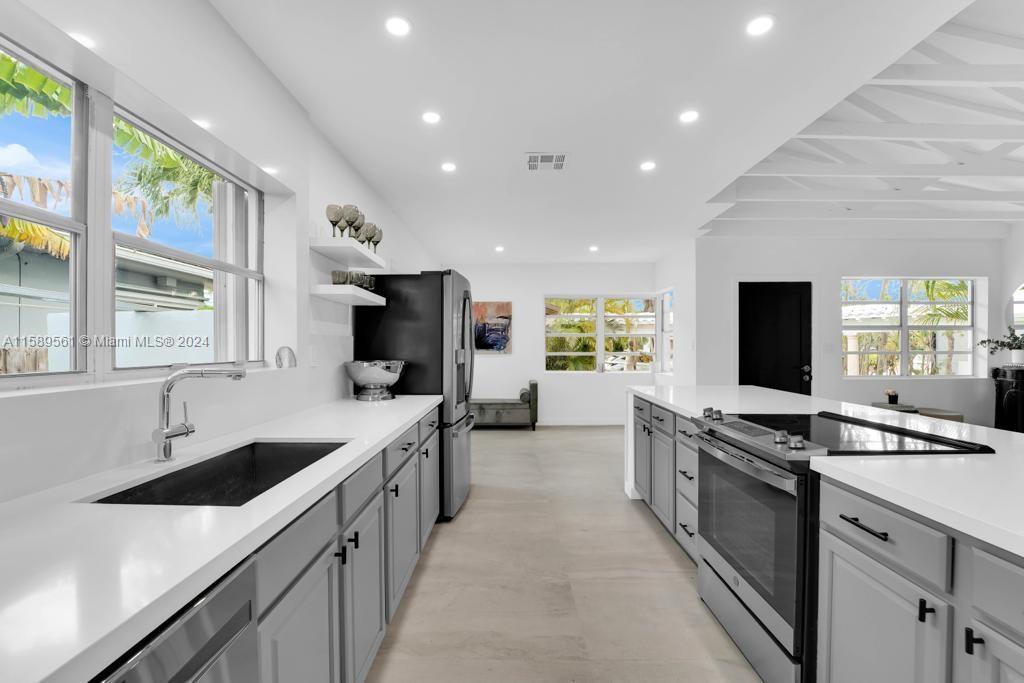 9264 Byron Ave