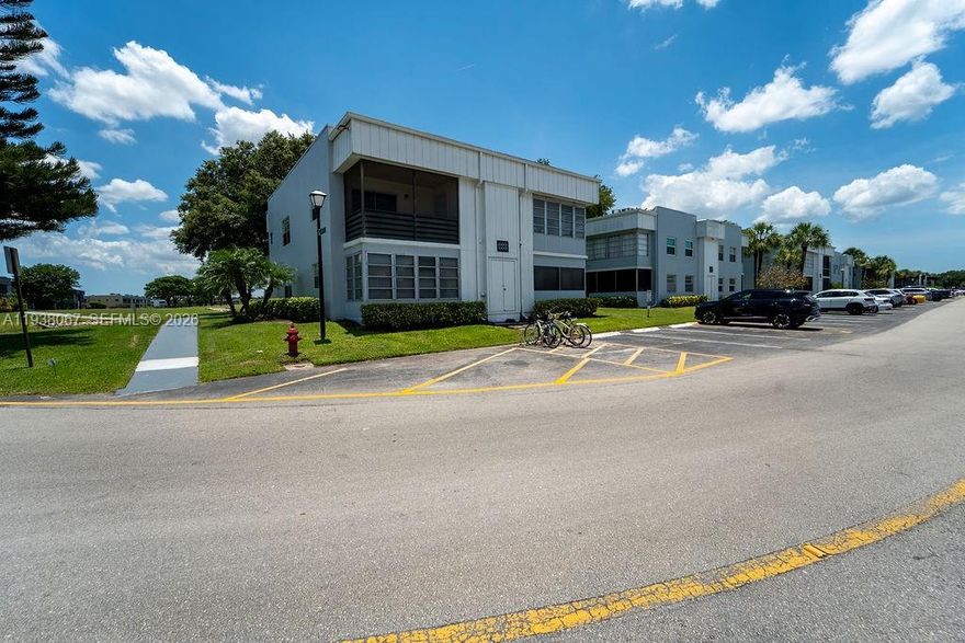 BEAUTIFULLY RENOVATED 1 BEDROOM, 1.5 BATH CONDO IN PREMIER 55+ COMMUNITY. Second-floor unit in sought-after Kings Point featuring a brand-new kitchen with quartz countertops, updated cabinetry and appliances. Both bathrooms offer new vanities, and the unit boasts new flooring throughout. Enclosed lanai provides additional living space and includes a full-size washer and dryer. Enjoy resort-style amenities, including golf, pools, fitness center, theater, clubs, and transportation. Conveniently located near shopping, dining, and medical facilities. Move-in ready.