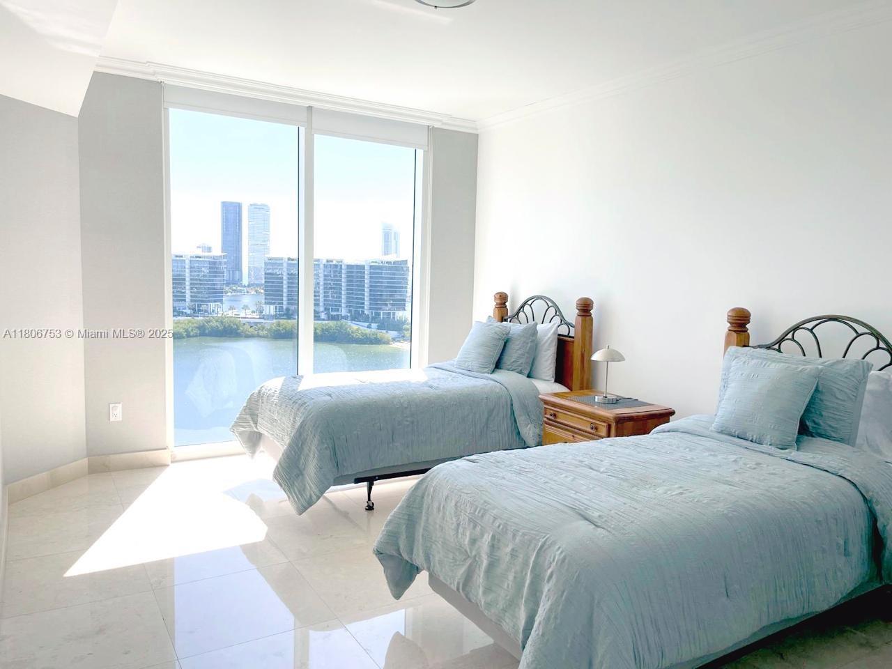 THE PENINSULA II - Residential